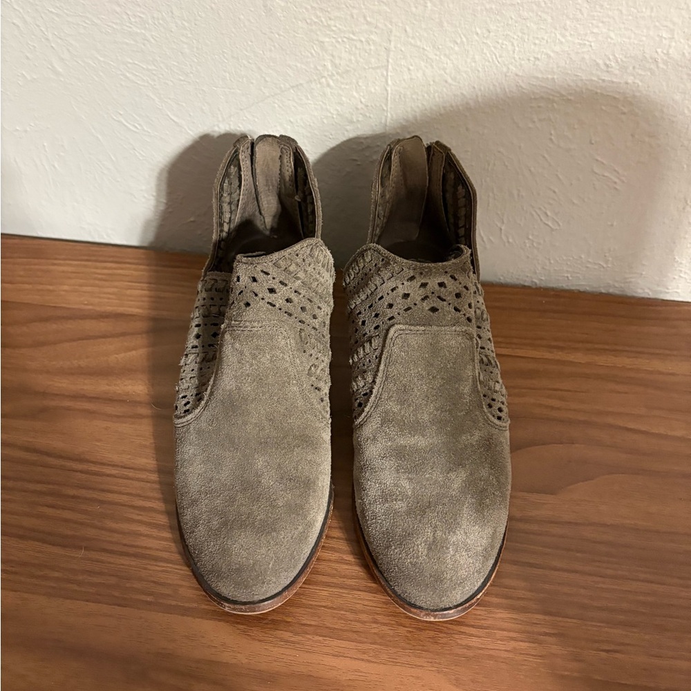 Vince Camuto Gray Boots with Minimalist Design